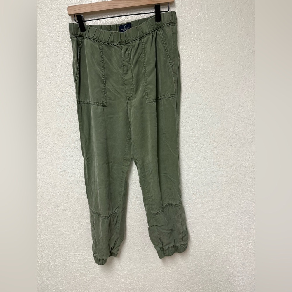 AMERICAN EAGLE OUTFITTERS Distressed Green Jogger Pants